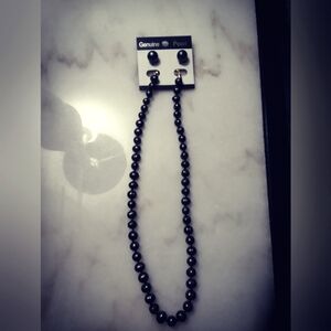VINTAGE BLACK CULTURED PEARL EARRINGS, AND NECKLACE.